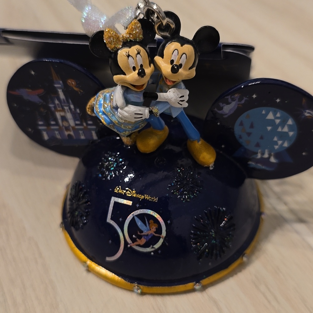 NWT WALT DISNEY WORLD 50TH ANNIVERSARY MICKEY & MINNIE LIGHT UP EAR ORNAMENT - Picture 2 of 7